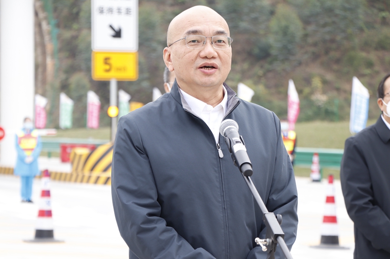 自治区交通运输厅总工程师陈津维宣布通车.JPG